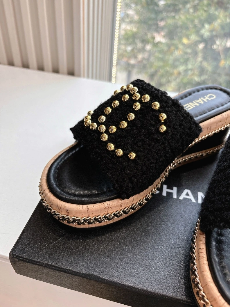 Resilient Chxnxl Slippers 117129