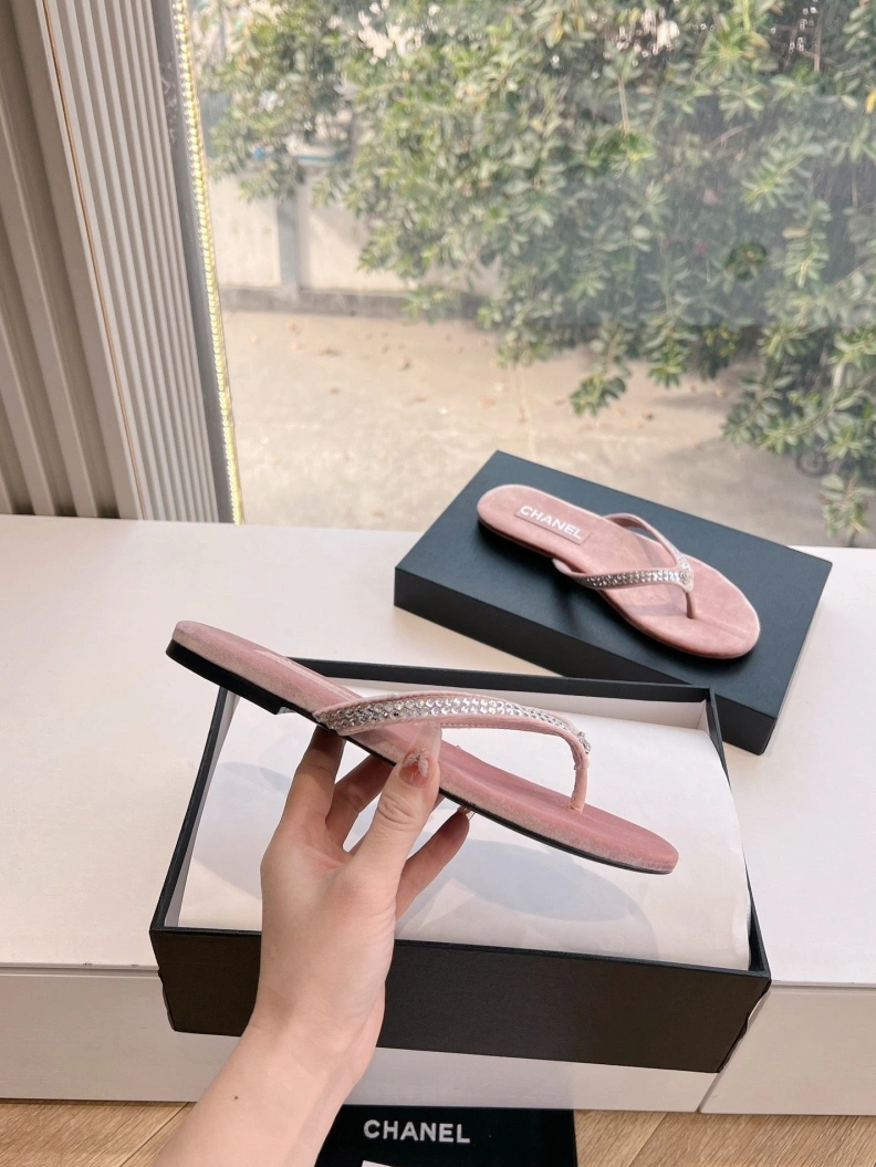 Bold Chxnxl Slippers 117165