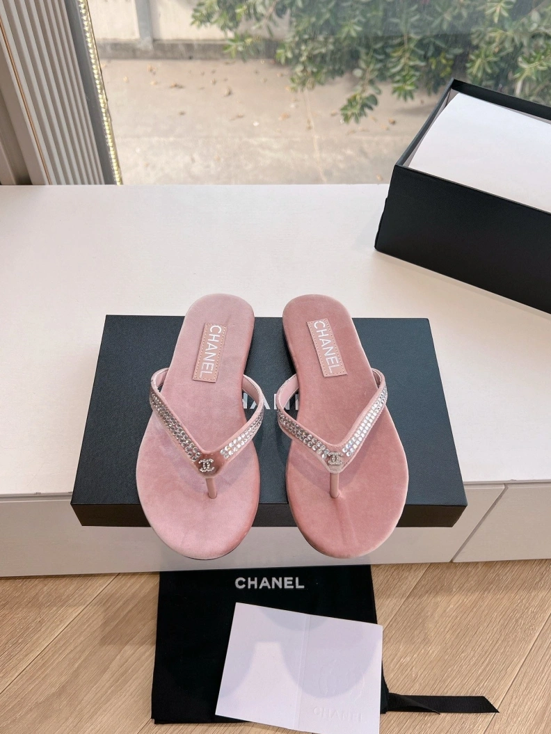 Bold Chxnxl Slippers 117165