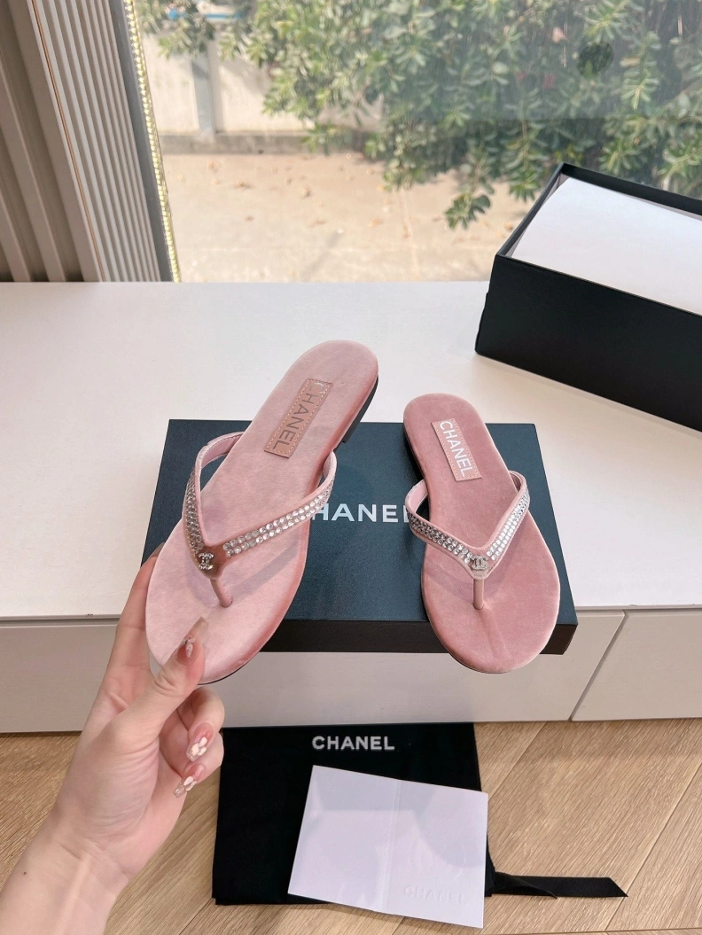 Bold Chxnxl Slippers 117165