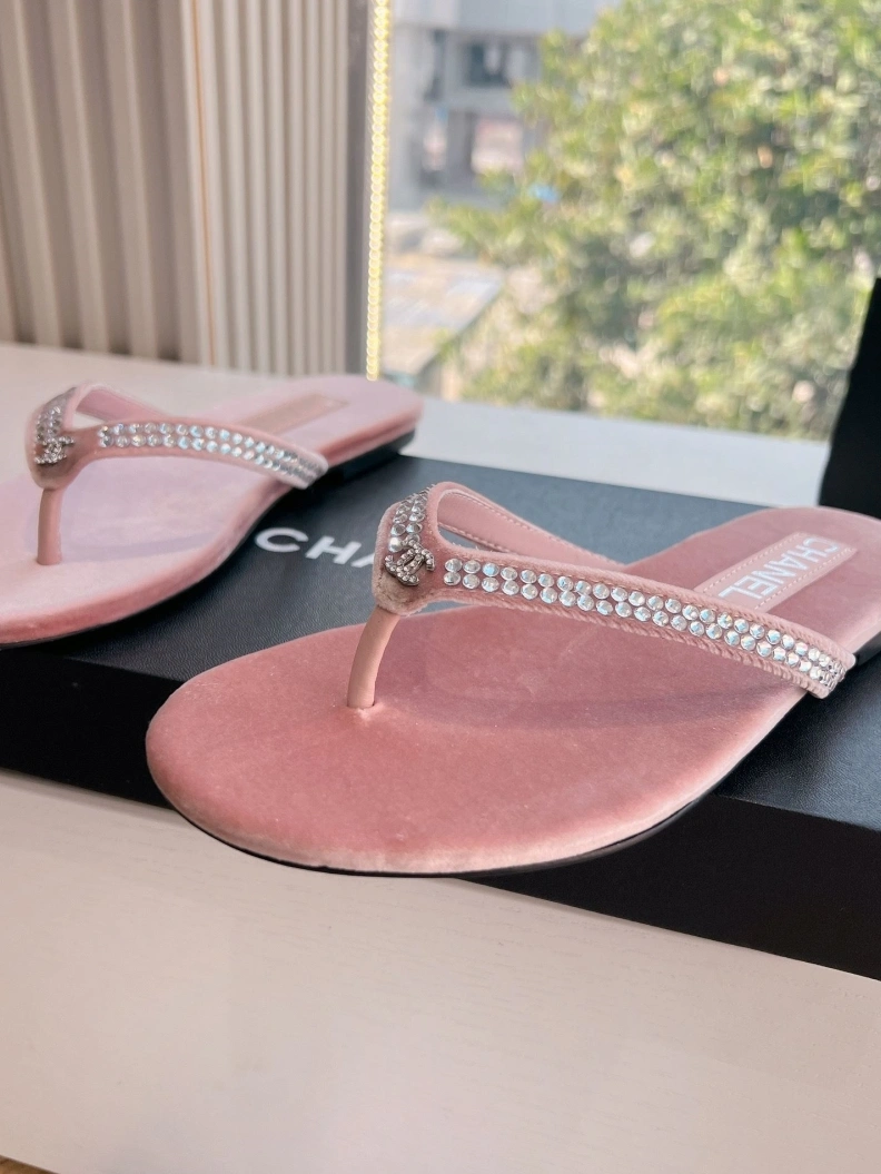Bold Chxnxl Slippers 117165