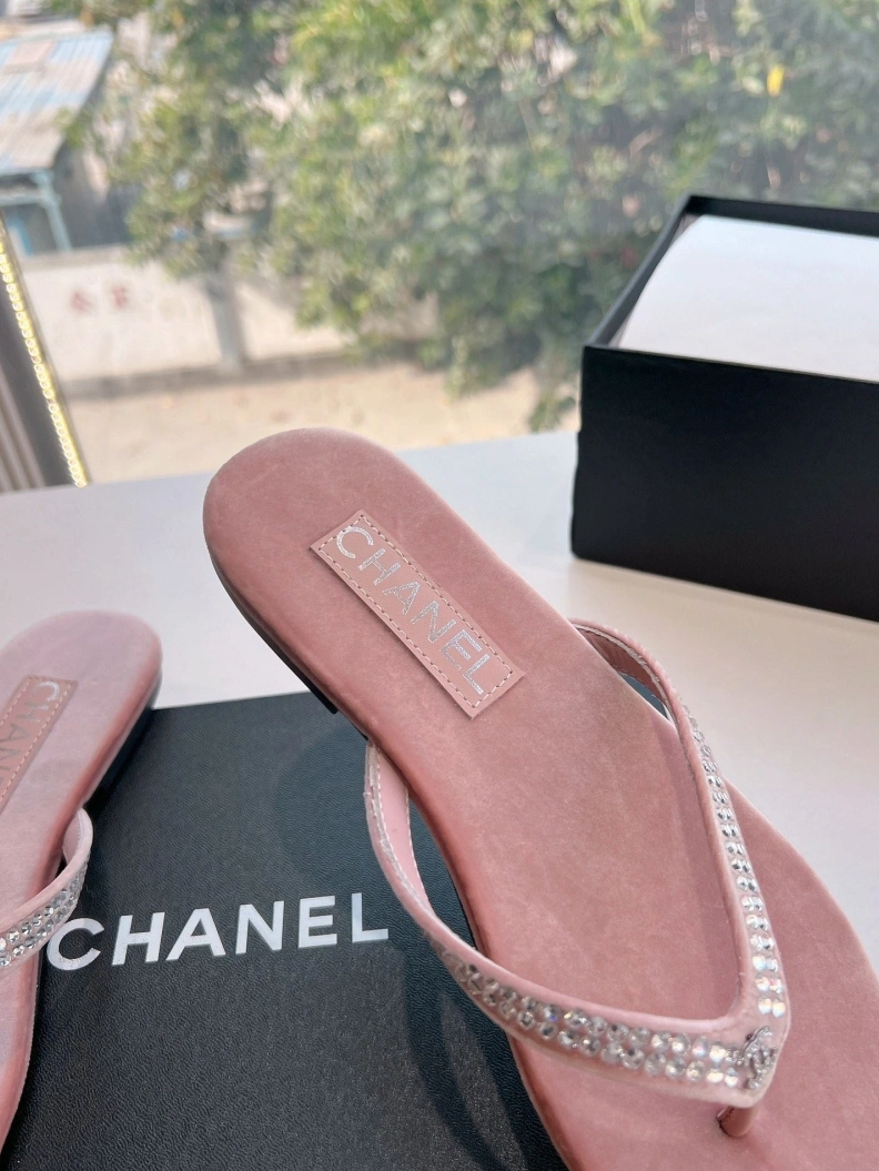 Bold Chxnxl Slippers 117165