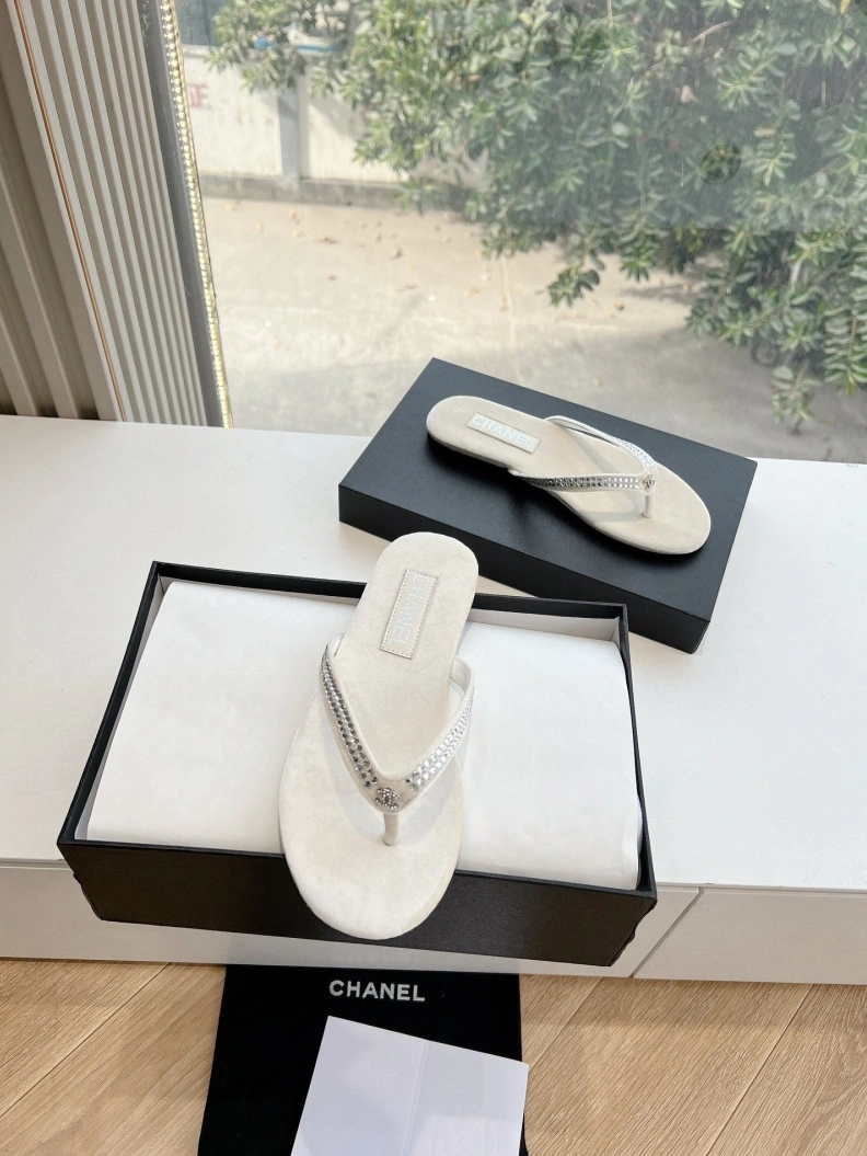 Elegant Chxnxl Slippers 117131