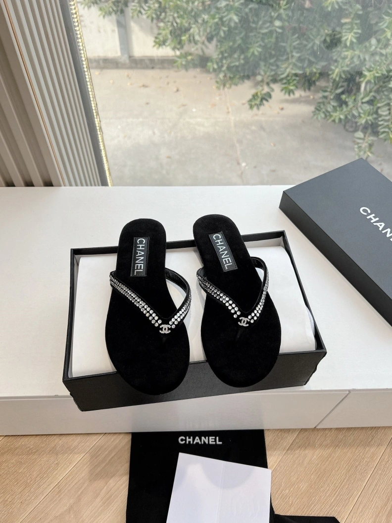 EasyMatch Chxnxl Slippers 117156