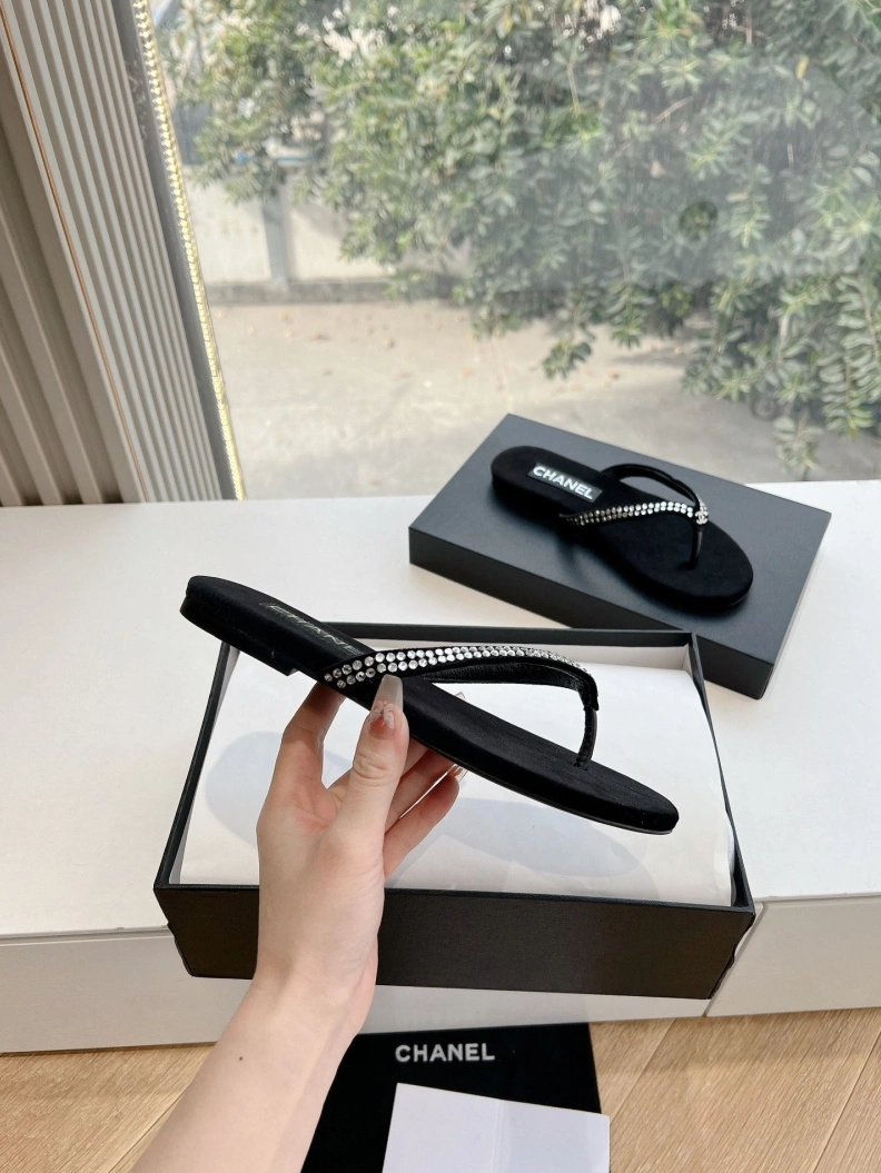 EasyMatch Chxnxl Slippers 117156