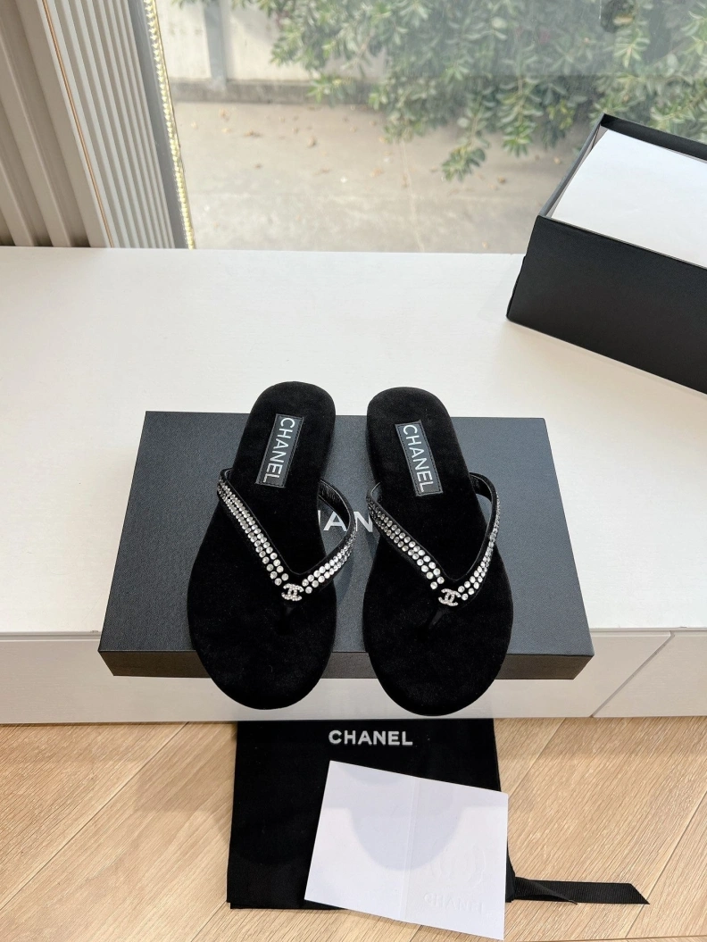 EasyMatch Chxnxl Slippers 117156