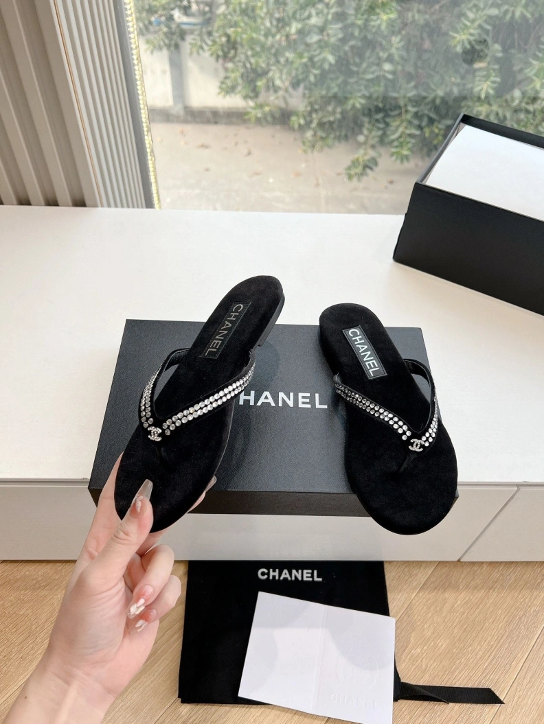 EasyMatch Chxnxl Slippers 117156
