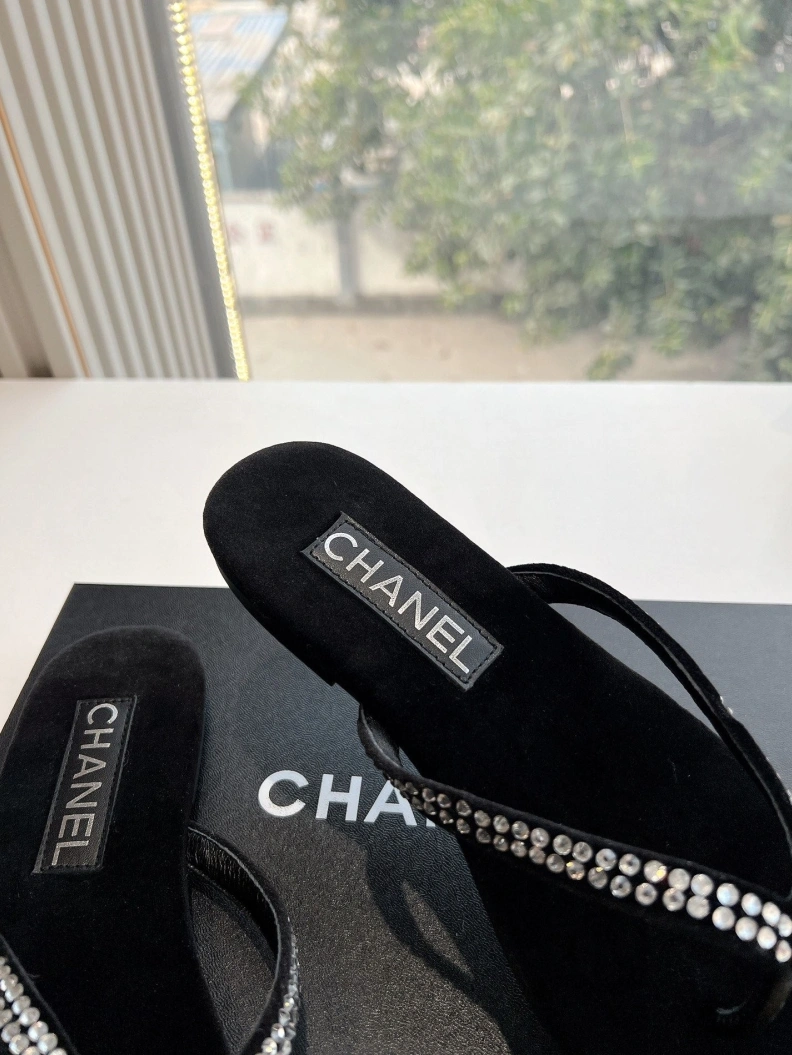 EasyMatch Chxnxl Slippers 117156
