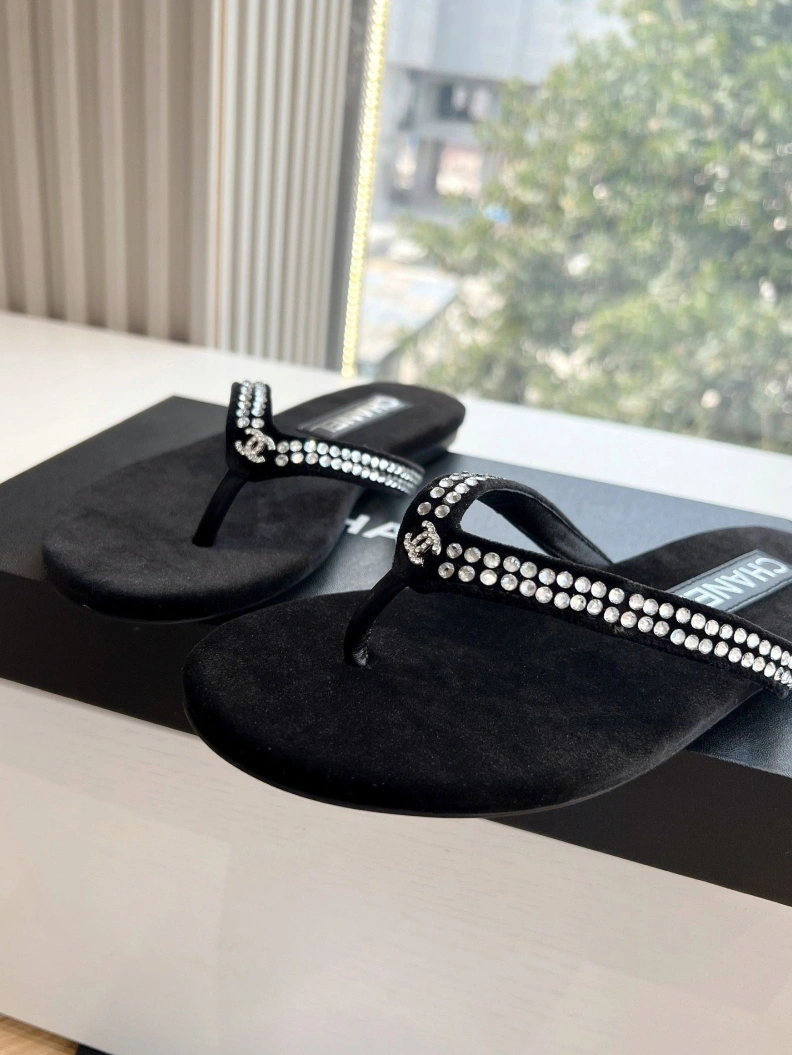 EasyMatch Chxnxl Slippers 117156