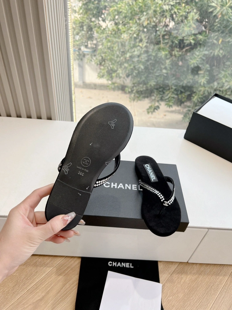EasyMatch Chxnxl Slippers 117156
