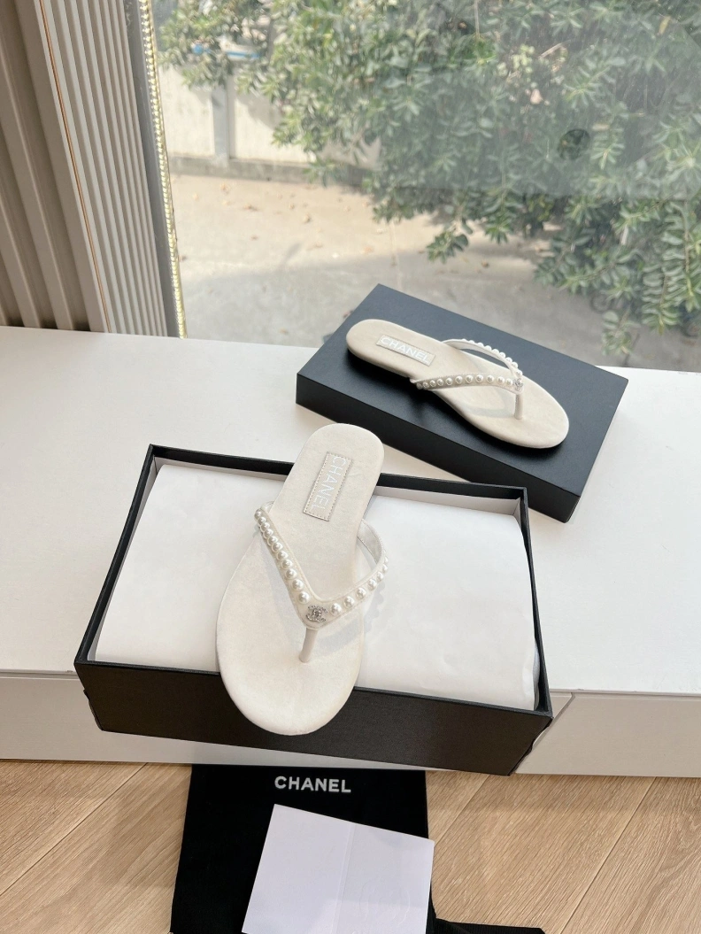 Durable Chxnxl Slippers 117144
