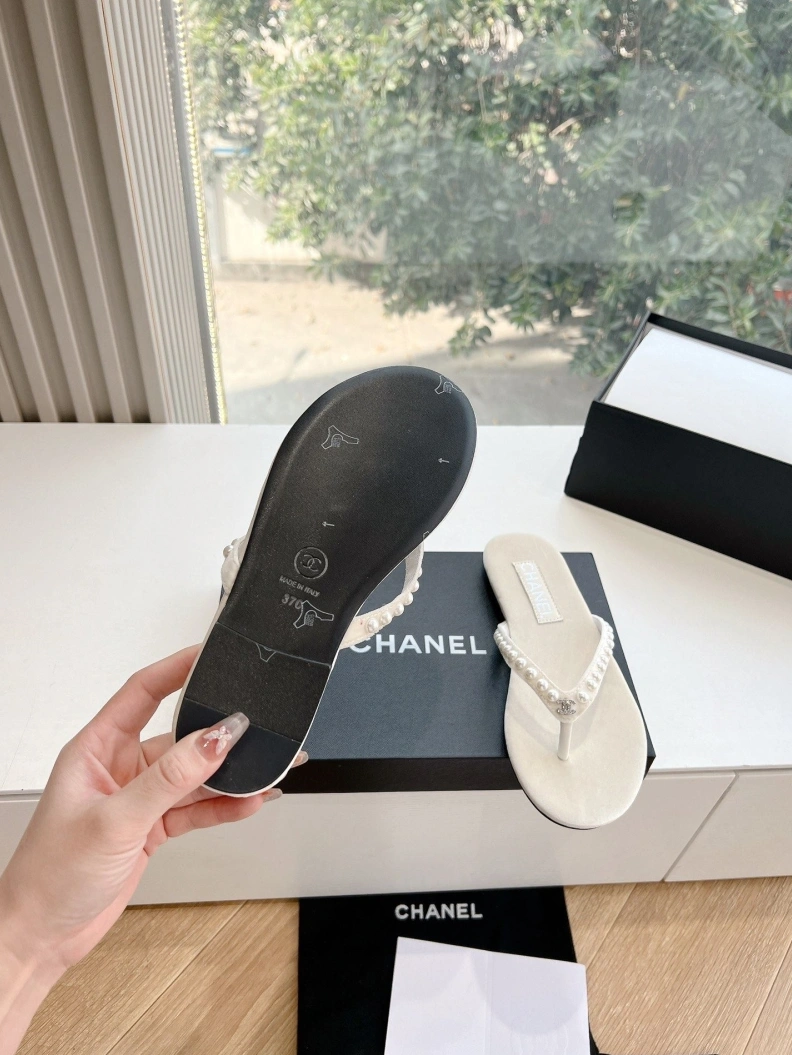 Durable Chxnxl Slippers 117144