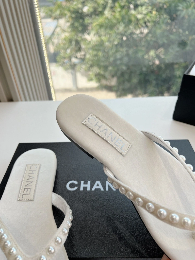 Durable Chxnxl Slippers 117144