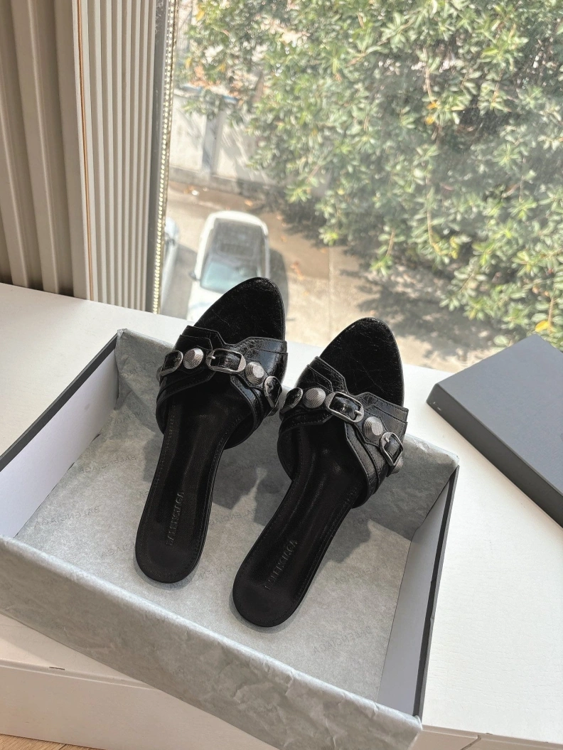 Functional Bxlxnciaga Slippers 109045