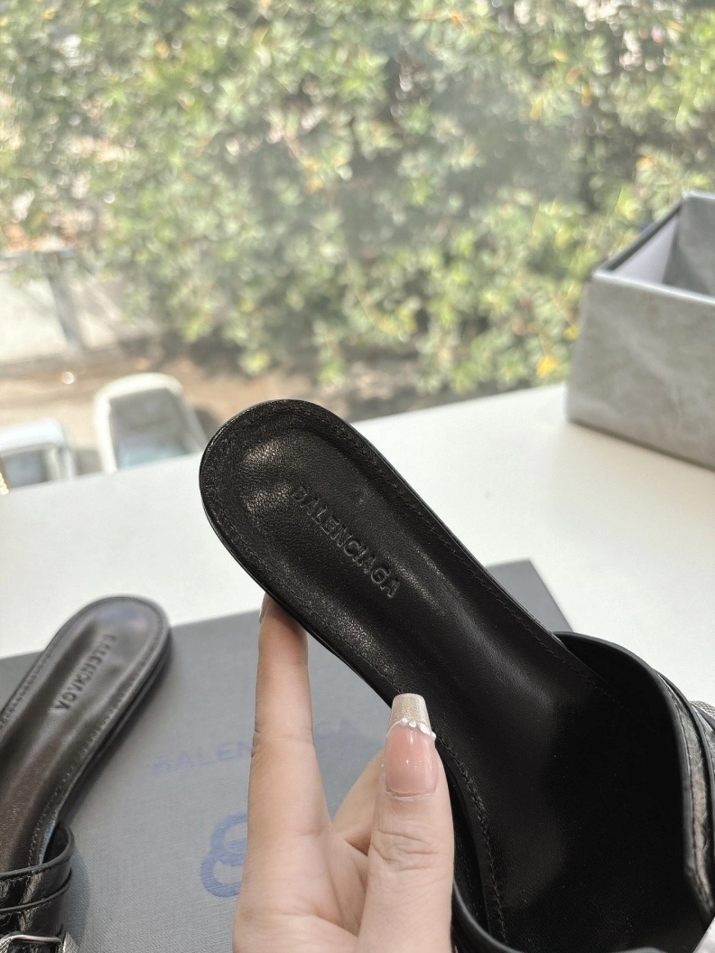 Functional Bxlxnciaga Slippers 109045