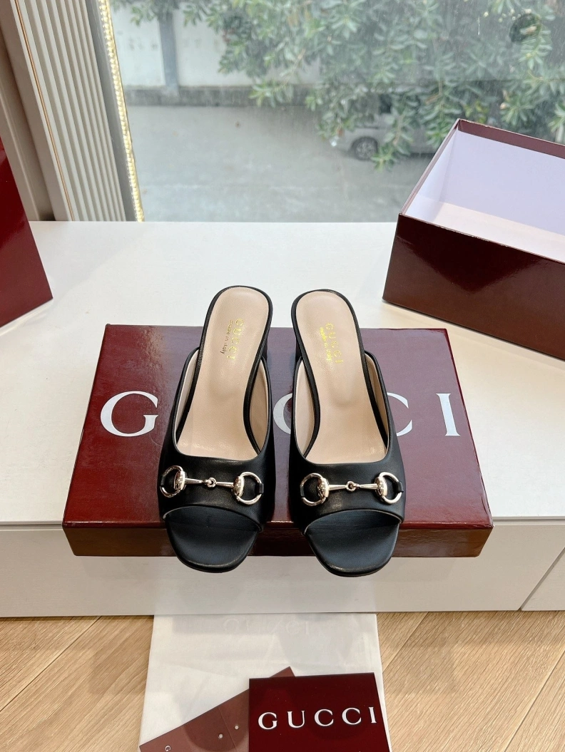 Lightweight Gxccx Sandals 155136