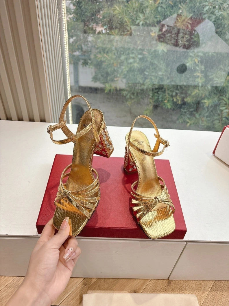 SportInspired Vxlxntino Sandals 228719