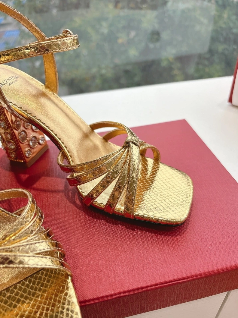 SportInspired Vxlxntino Sandals 228719