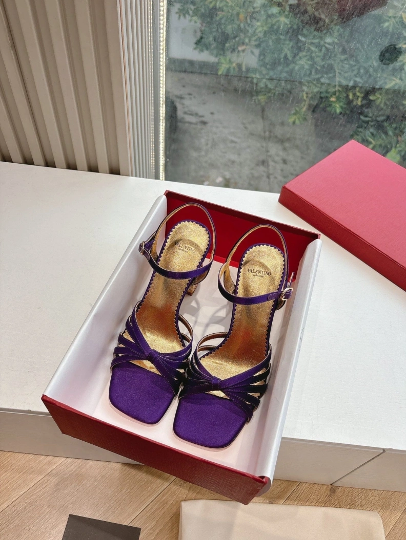 Elegant Vxlxntino Sandals 228721