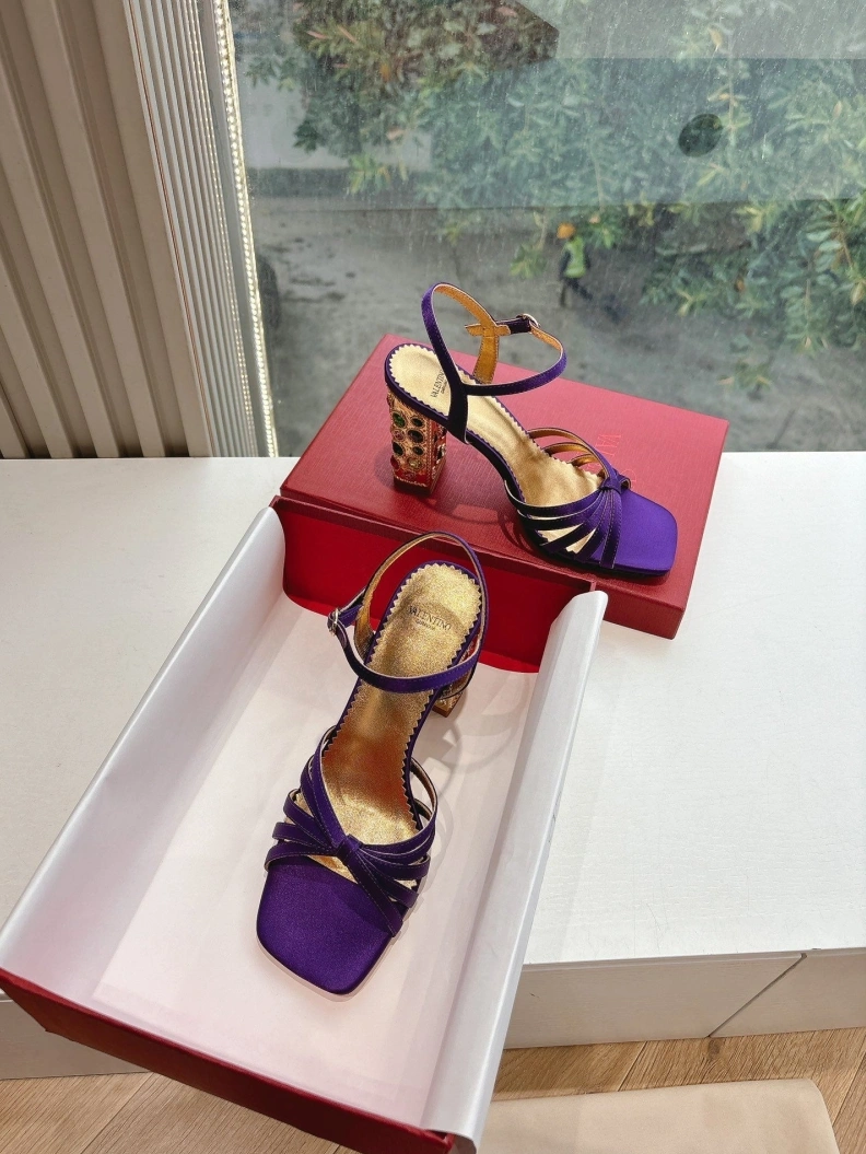 Elegant Vxlxntino Sandals 228721
