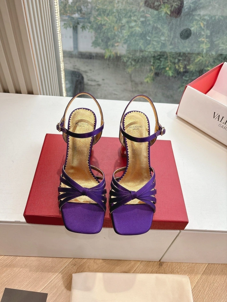 Elegant Vxlxntino Sandals 228721