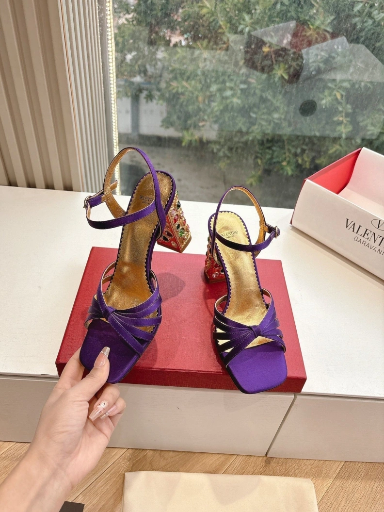 Elegant Vxlxntino Sandals 228721