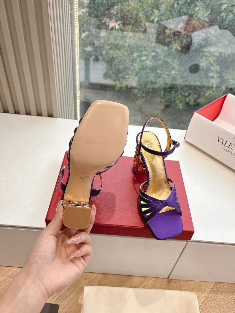 Elegant Vxlxntino Sandals 228721