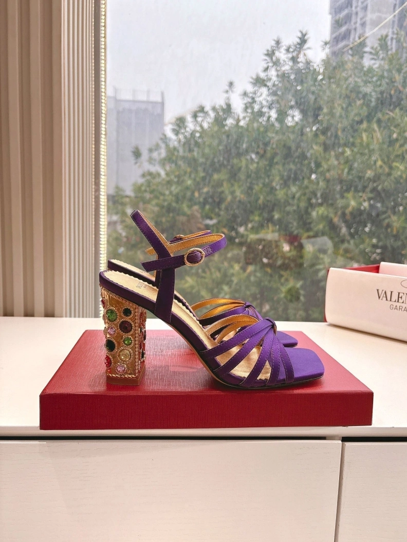 Elegant Vxlxntino Sandals 228721