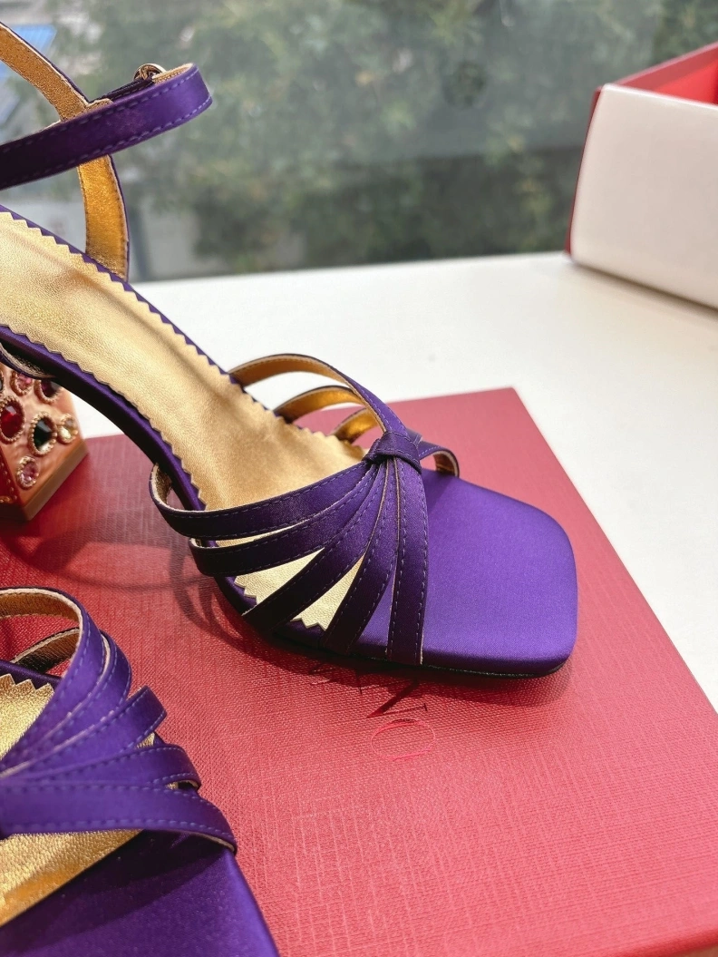 Elegant Vxlxntino Sandals 228721