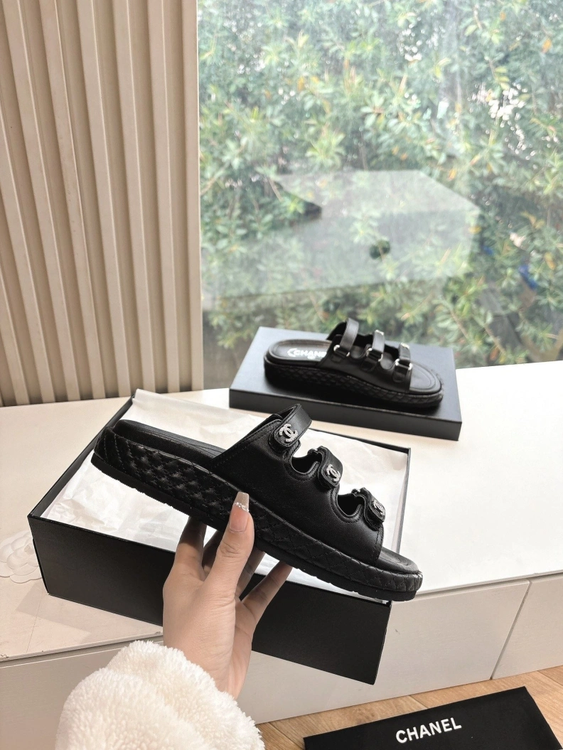 Resilient Chxnxl Sandals 117514