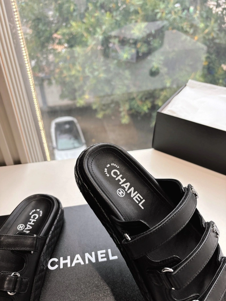 Resilient Chxnxl Sandals 117514