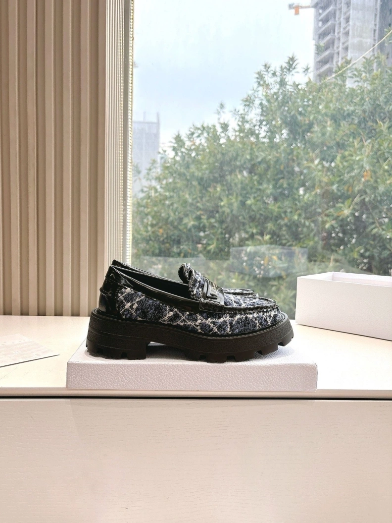 WellDesigned Chxnxl Leather Shoes 117565