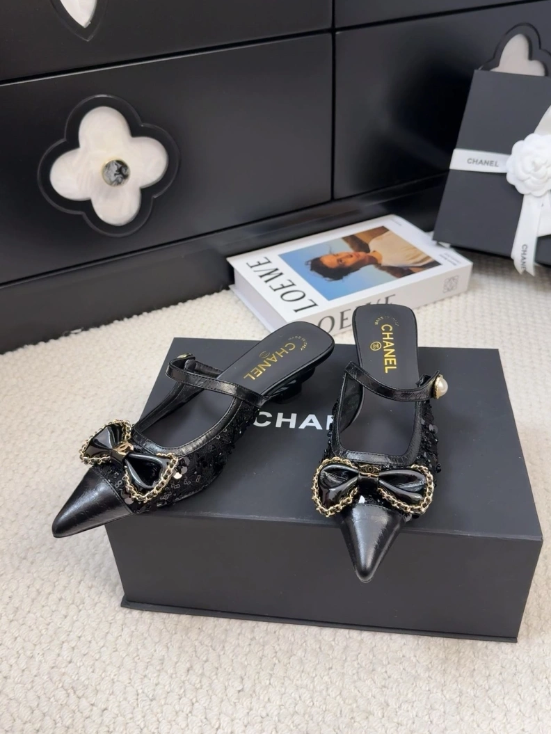 Cozy Chxnxl Sandals 117509