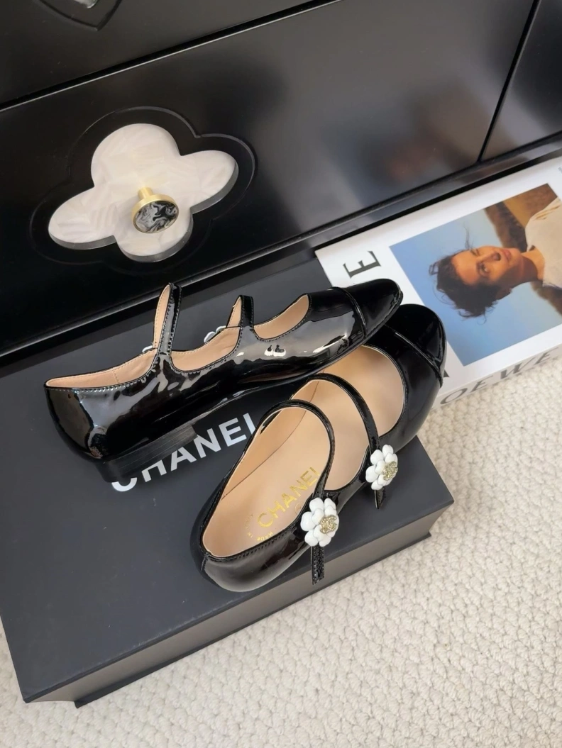 Timeless Chxnxl Flat Shoes 117649