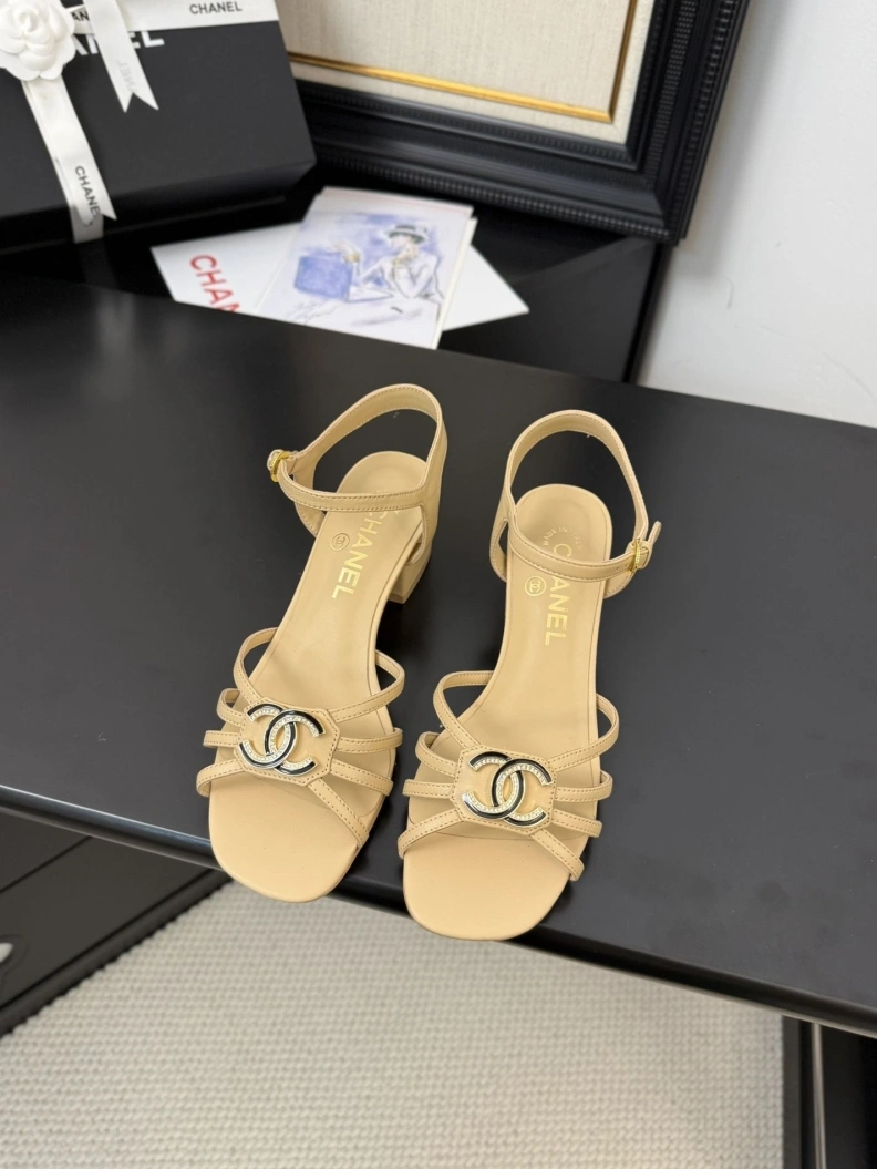 Cozy Chxnxl Sandals 117475