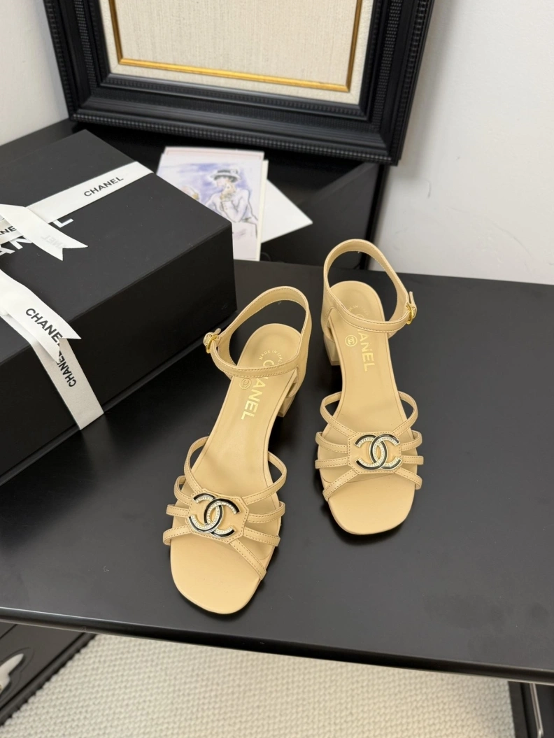 Cozy Chxnxl Sandals 117475