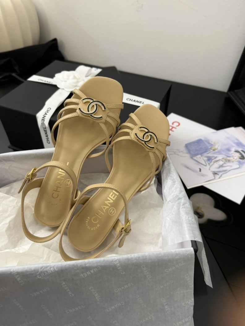 Cozy Chxnxl Sandals 117475