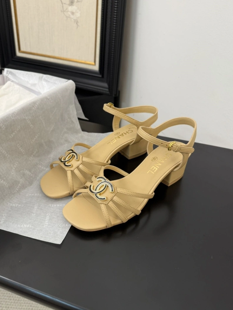 Cozy Chxnxl Sandals 117475