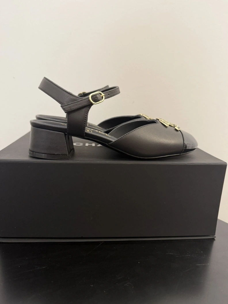 Stylish Chxnxl Sandals 117482