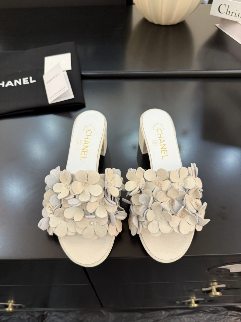 Versatile Chxnxl Sandals 117465
