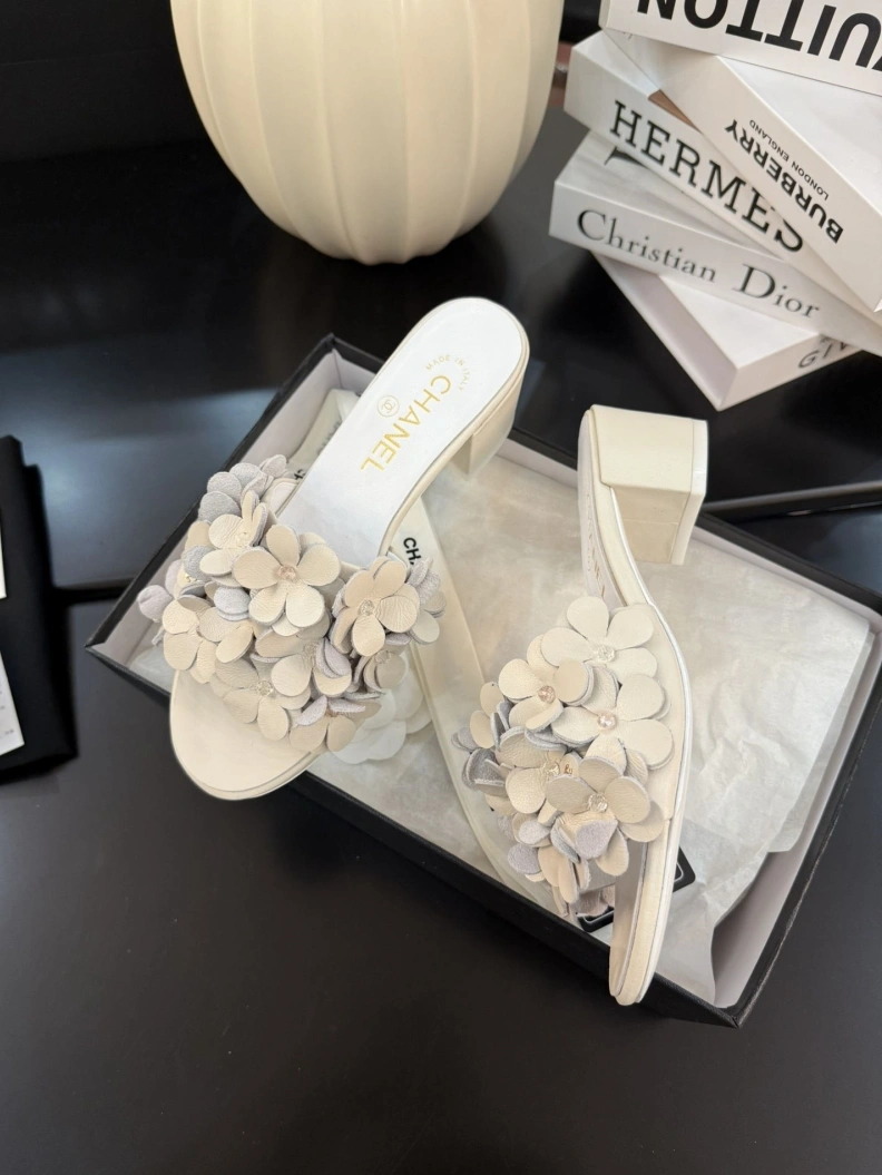 Versatile Chxnxl Sandals 117465