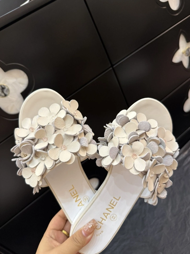 Versatile Chxnxl Sandals 117465
