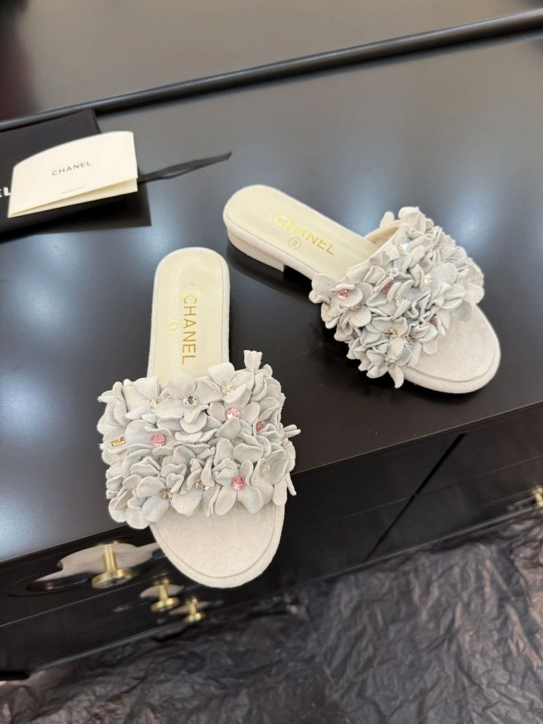 Comfortable Chxnxl Slippers 117120