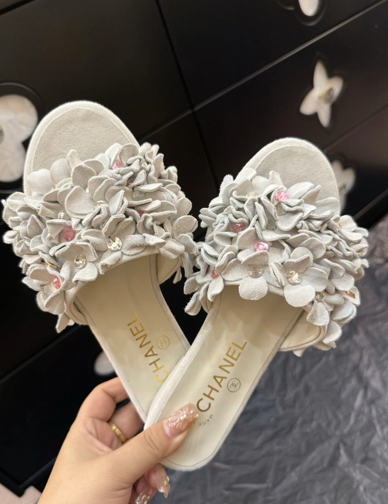 Comfortable Chxnxl Slippers 117120