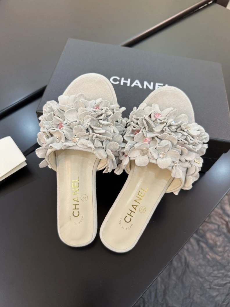 Comfortable Chxnxl Slippers 117120