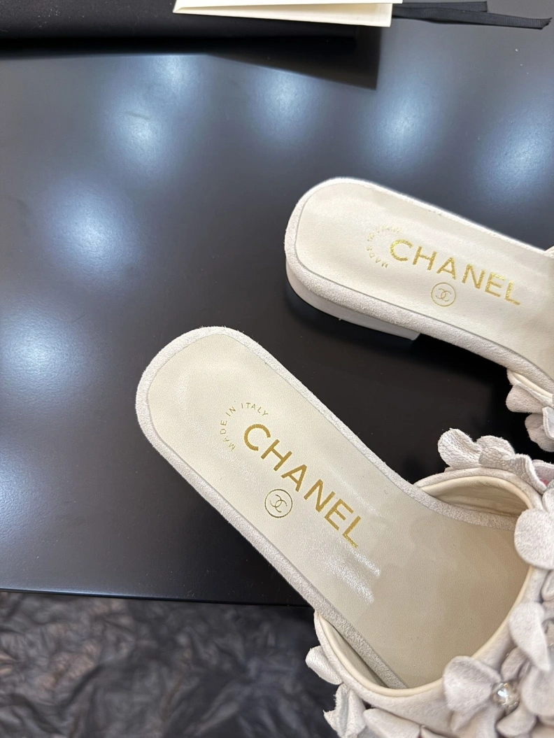 Comfortable Chxnxl Slippers 117120