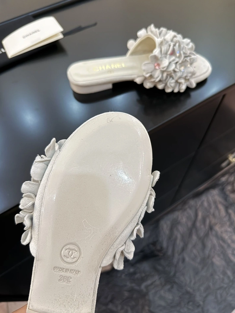 Comfortable Chxnxl Slippers 117120