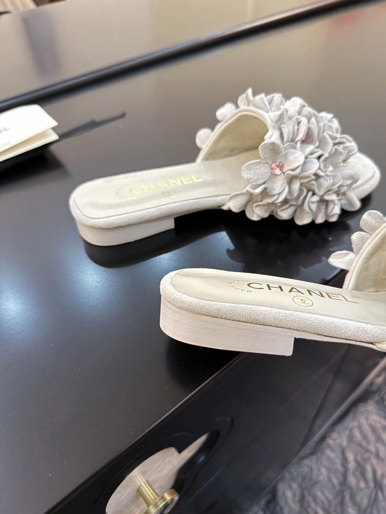 Comfortable Chxnxl Slippers 117120