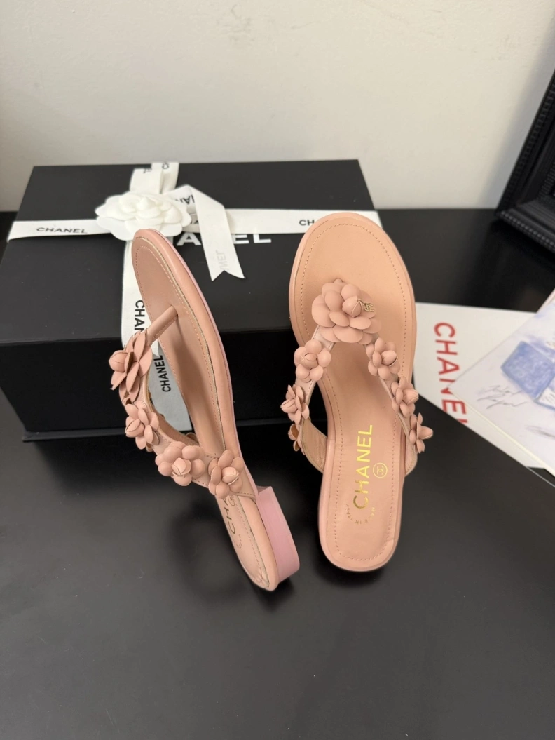 Lightweight Chxnxl Slippers 117117