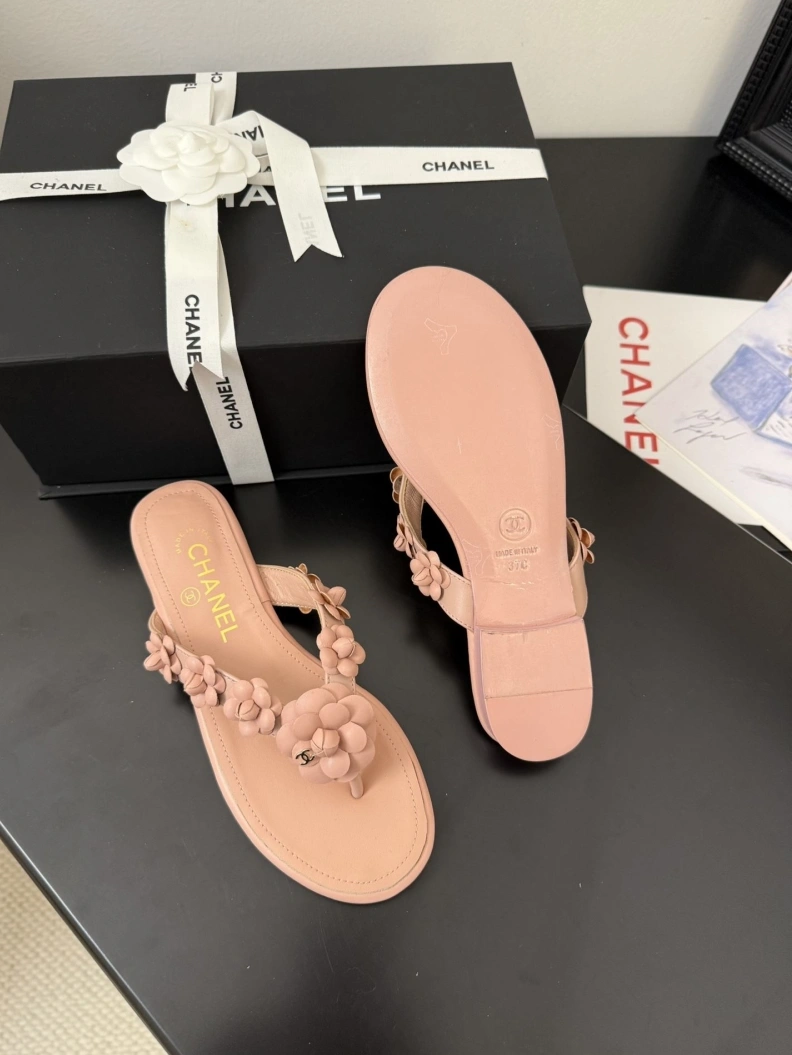 Lightweight Chxnxl Slippers 117117